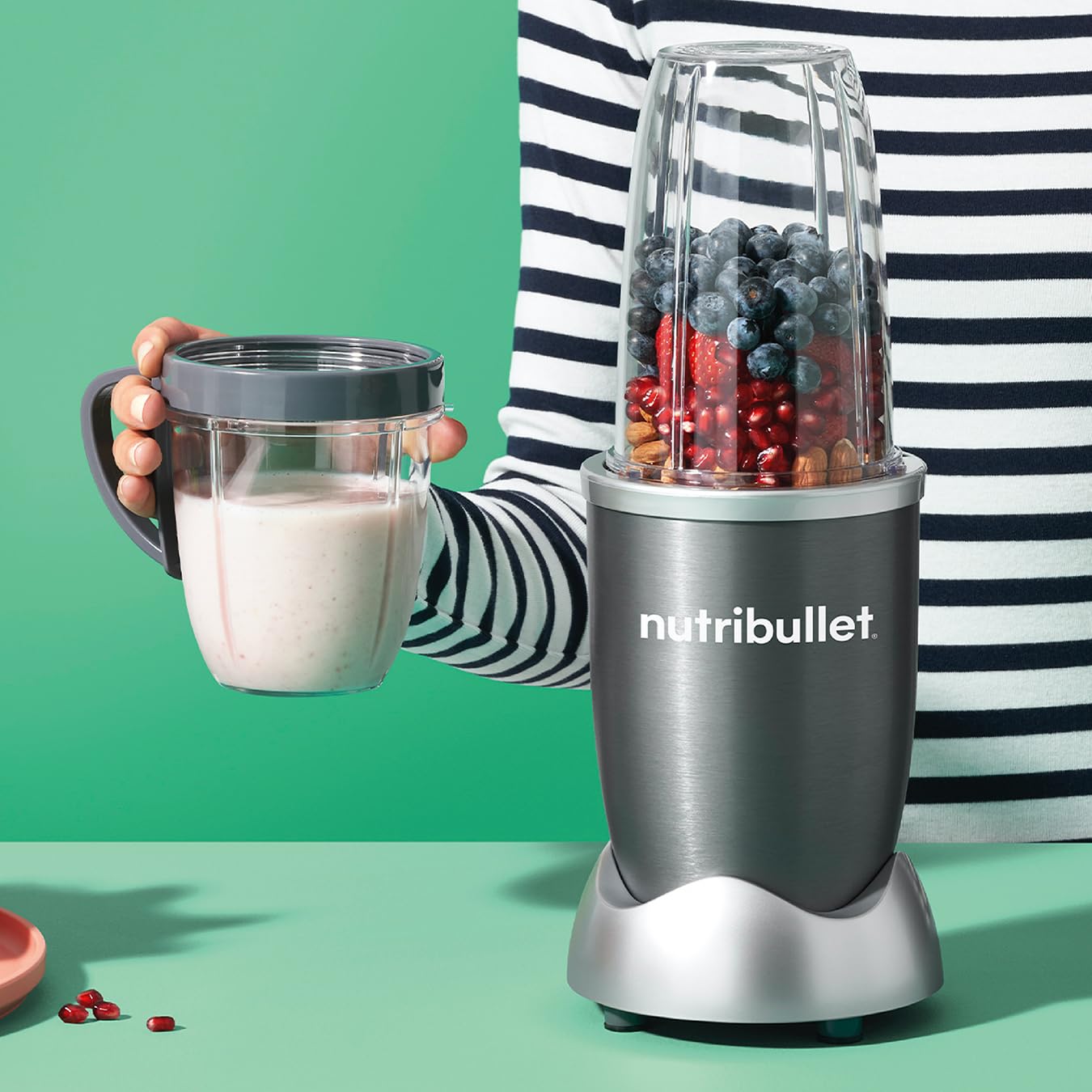 nutribullet Blender 600 Series - Powerful 20,000 RPM Extractor Blends Frozen Fruit, Nuts & Ice - 7 Piece Kit Includes 1x Tall Cup, 1x Short Cup, 1x Handled Ring & 1x Sealable Lid - Ideal for Smoothies